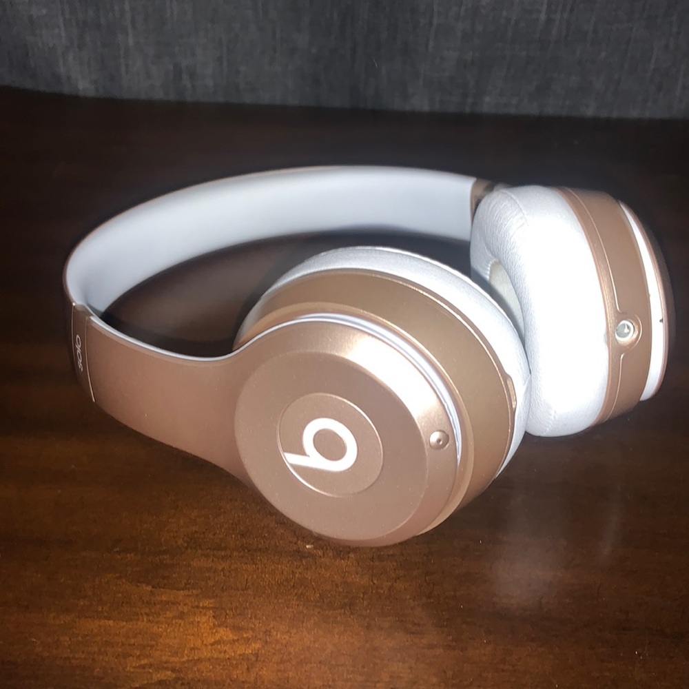 Beats solo 1  (rose gold)